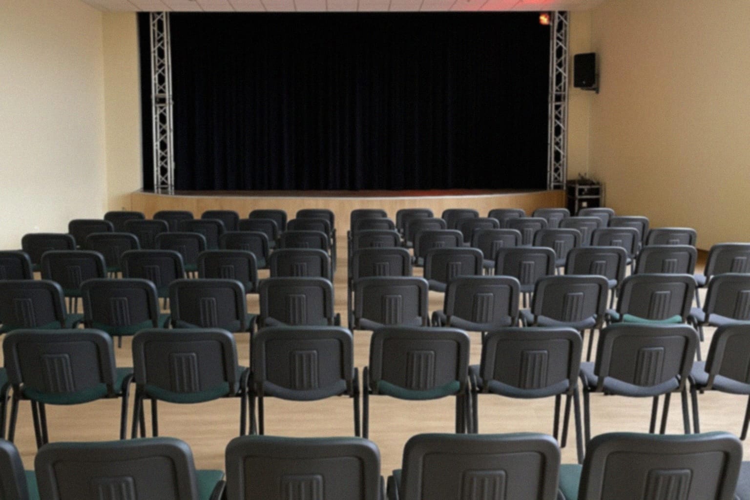 Wernisaż wystawy malarstwa Barbary Dragun w Krapkowickim Domu Kultury